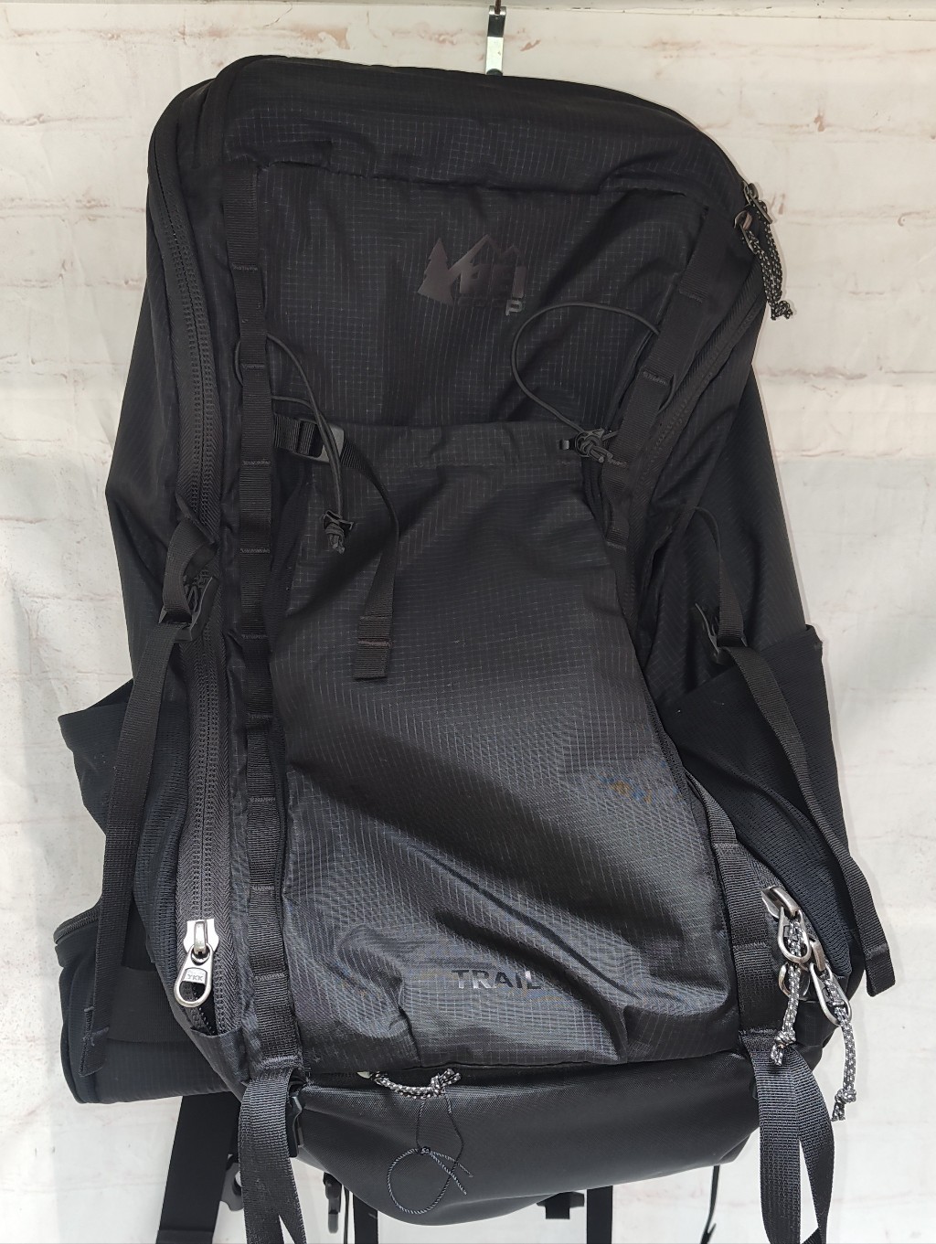 Rei Trail 40 Men's Large Hiking Black Backpack, Exc Condition — image 3 of 8